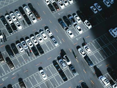 Miniatura: Polskie osiedla bez parkingów. Koniec z...