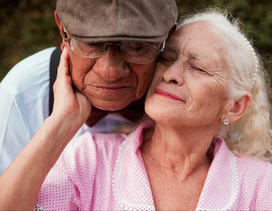 Miniatura: Emeryci wyjadą lub staną w dłuższych...