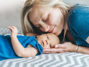 Miniatura: 800 plus trafi na konta wcześniej. ZUS...