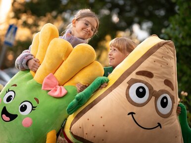 Miniatura: Żabka rozdaje gigantyczne maskotki....