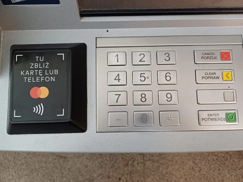 Miniatura: Wypłaty z bankomatów będą droższe....