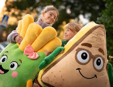 Miniatura: Żabka rozdaje gigantyczne maskotki....