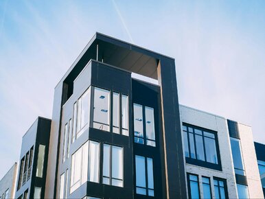 Miniatura: Deweloperzy kombinują z cenami mieszkań....