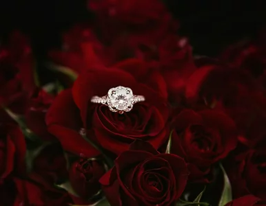 Miniatura: Pierścionki zaręczynowe. Które są modne w...