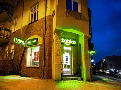 Miniatura: Krawcowa w Żabce? Popularna sieć znów...